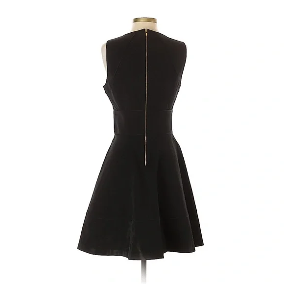 🌻 2/$10 Banana Republic black v neck sleeveless dress size 8 gold back zipper - Picture 2 of 10